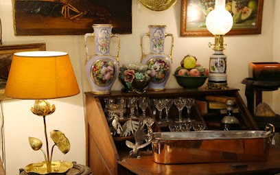 La Crédence antiquités, Magasin d'Antiquités à Issigeac