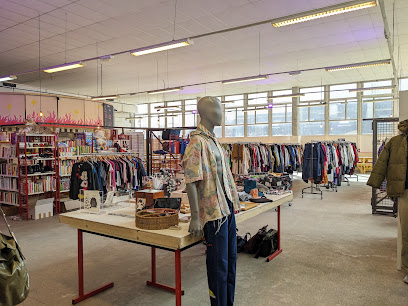 Emmaüs Campüs Césure Magasin De Seconde Main à Paris 05