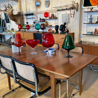 La Brocante Au Fond Du Chemin Magasin D'antiquités à Sanilhac