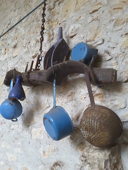 Brocante Prayssac L'abri Puces, Magasin d'Antiquités à Prayssac