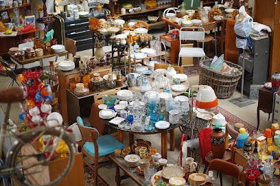 Romy La Chineuse, Magasin d'Antiquités à Lucquy