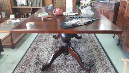 Design Glopp Antiquités Brocante, Magasin d'Antiquités à Labrit