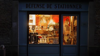 Défense de Stationner, Magasin d'Antiquités à Caen