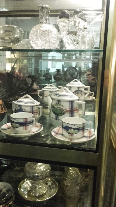 Rg - Antiquites, Magasin d'Antiquités à Hendaye