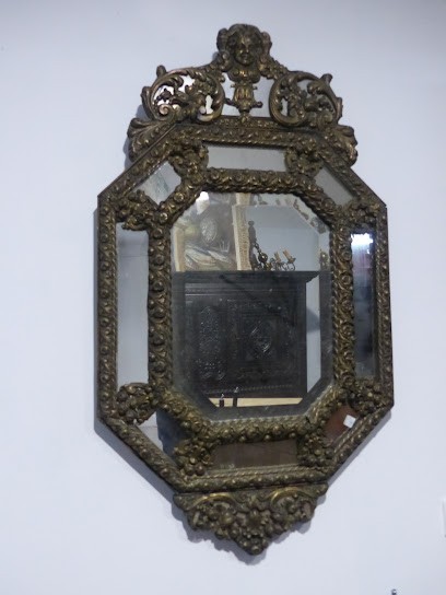 Trouver Bonheur antiquités, Magasin d'Antiquités à Saintes