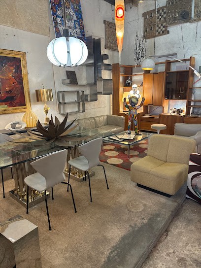 Au Chien Vert & Galerie Du Petit Prince, Magasin d'Antiquités à Pézenas