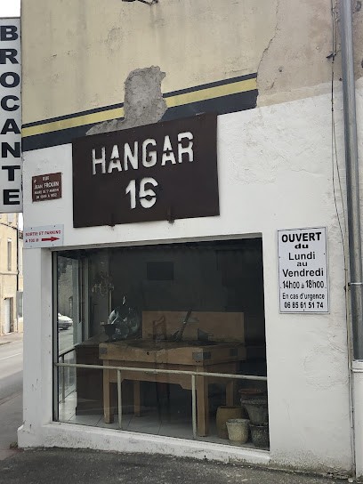 Alain Chauvin Antiques Flea Market, Magasin d'Antiquités à Cognac