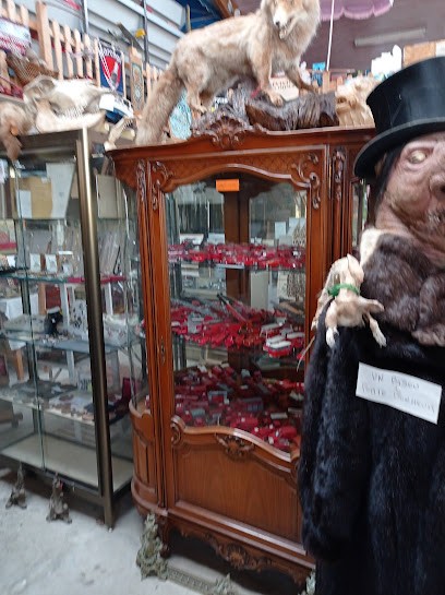 Au Grenier de l'Armançon, Magasin d'Antiquités à Tonnerre