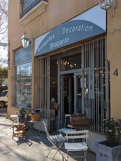 Antic-Déco Et La Marotte D'Amélie, Magasin d'Antiquités à Pézenas