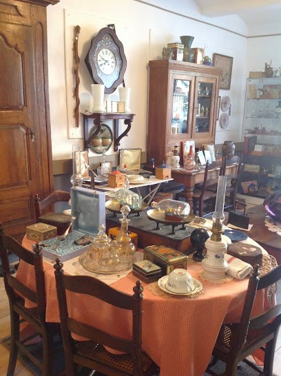 Antiquites Brocante Revol, Magasin d'Antiquités à Saou