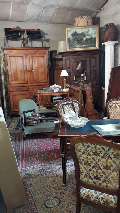 Kulunkian Stéphane, Magasin d'Antiquités à Soyaux