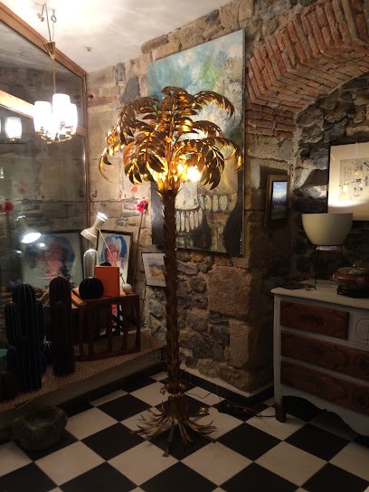La Rose Des Vents Antiquités, Magasin d'Antiquités à Aubenas