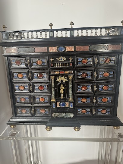 Reine Antiquite Neuilly Sur Seine, Magasin d'Antiquités à Neuilly-sur-Seine