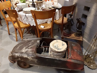Antiquités & Brocante, Magasin d'Antiquités à La Roche-Guyon
