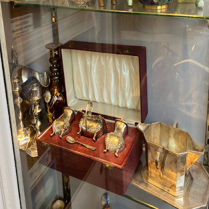 Top Design Mr Alexandre Antiquaire Magasin D'antiquités à Paris 17
