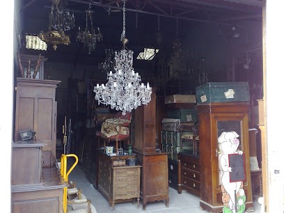 Var-antiquités . Brocante , Débarras De Maisons-antiquaire-brocanteur, Magasin d'Antiquités à Hyères