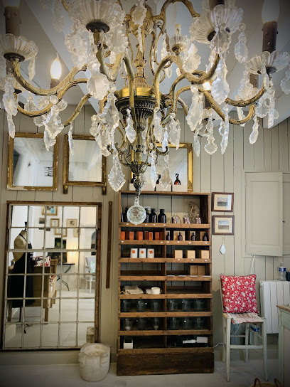 La Petite Vie Est Belle Magasin D'antiquités à Ménerbes