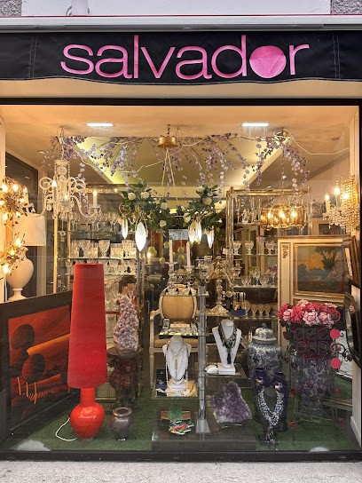 Salvador - Déco, antiquités, art de la table, galerie d'art, Magasin d'Antiquités à Lorient