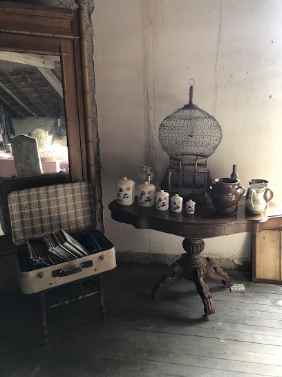 Brocante & Patine, Magasin d'Antiquités à Tour-de-Faure