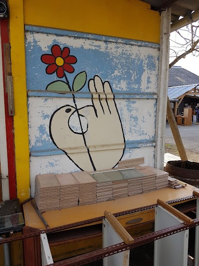 Emmaus Le bric à brac, Magasin de Seconde Main à Ligugé