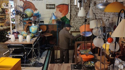 Flea Market & Antiques, Magasin d'Antiquités à Foussais-Payré