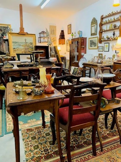 Les Landes, Magasin d'Antiquités au Breil-sur-Mérize