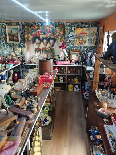 Good'is, Magasin d'Antiquités à Lama